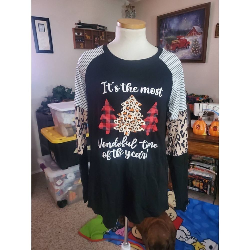 NWOT BELILY CHRISTMAS TOP